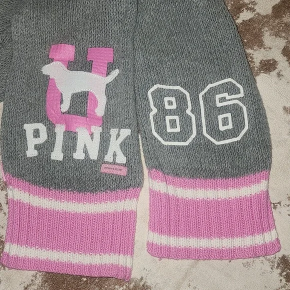 Y2K Pink Victoria's Secret Gray and Pink Scarf. Size: OS - Picture 5 of 8
